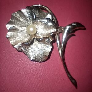 Vintage Gold Tone Stped & Numbered Marcel Boucher Pansy Flower Brooch with Pearl
